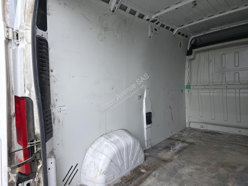 Peugeot BOXER Asphalt 335 L2H2 2.2 BlueHDi 140...