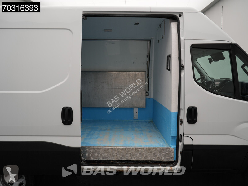 Furgoneta Iveco 35C18 3.0L Automaat Foodtruck...
