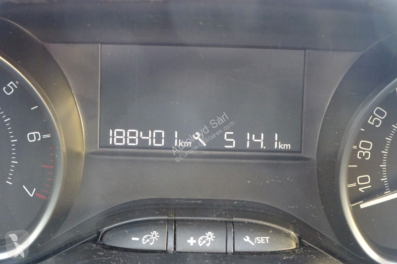 عربة نفعية Peugeot STE 1,2 VTI 82