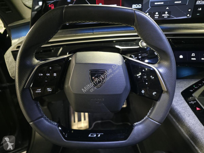 Véhicule utilitaire Peugeot 3008 1.2i Hybrid...