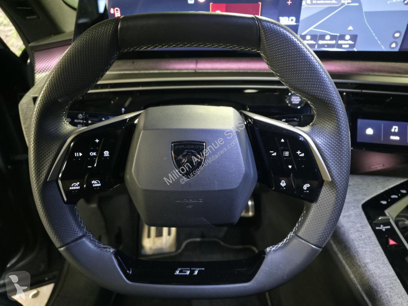 عربة نفعية Peugeot 3008 1.2i Hybrid -136 - BV...