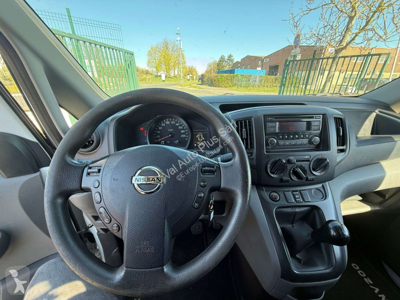 Samochód dostawczy Nissan