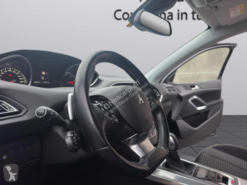 عربة نفعية Peugeot