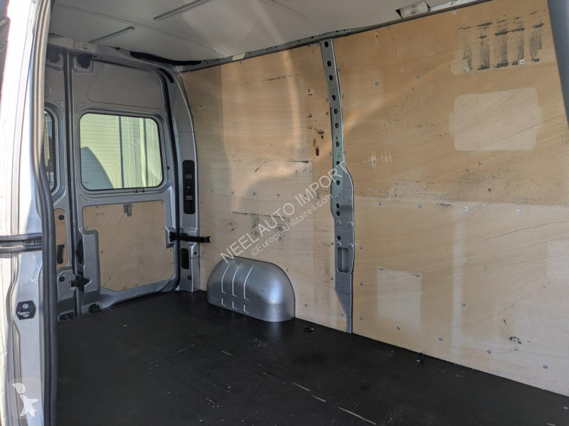 Véhicule utilitaire Renault MASTER III L2H2 2.3...