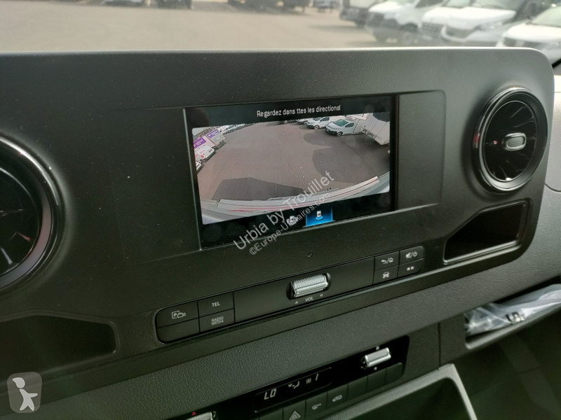 Véhicule utilitaire Mercedes 20M3 FOURGON HAYON...