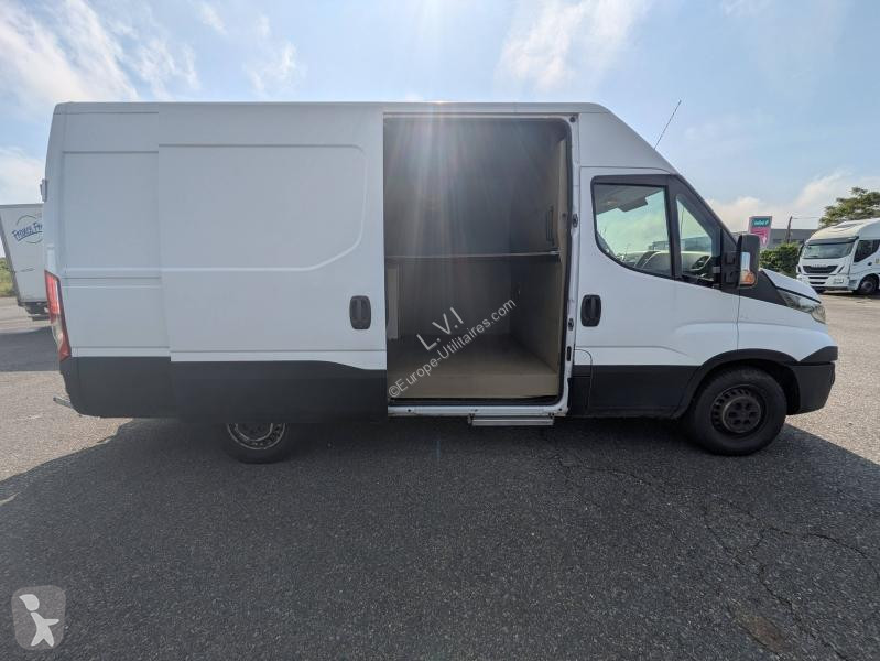 Véhicule utilitaire Iveco 35S Fg 35S13V12