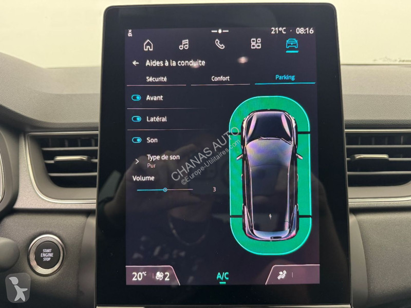 Véhicule utilitaire Renault E-Tech full hybrid...