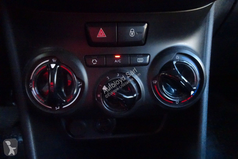 عربة نفعية Peugeot STE 1,2 VTI 82 BVA