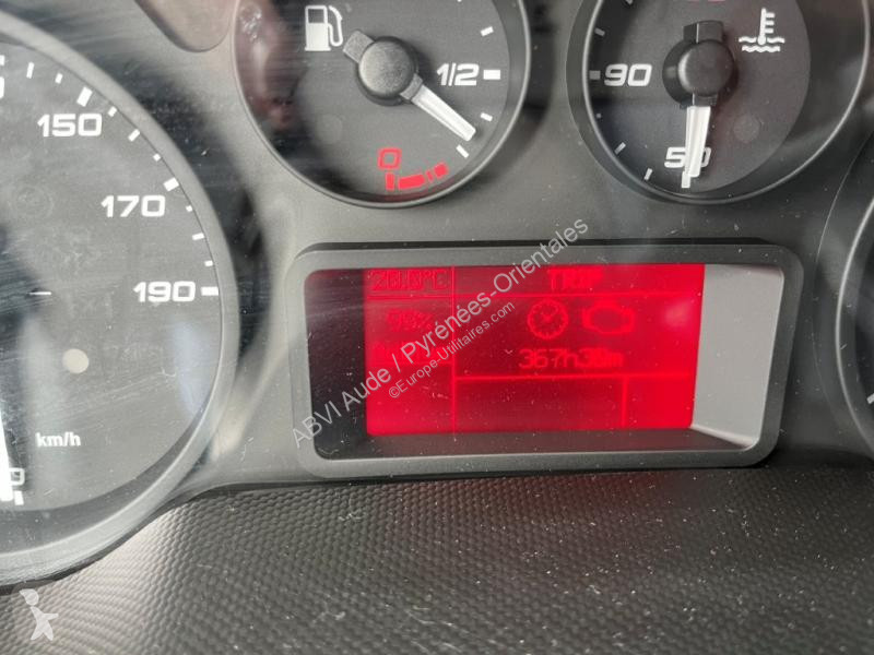 عربة نفعية Iveco 35C16H 3.0 DAILY CAISSE LABBE...