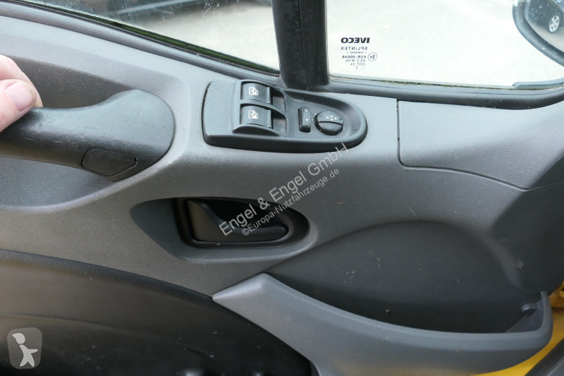 Véhicule utilitaire Iveco Daily 35 S11 C30C...