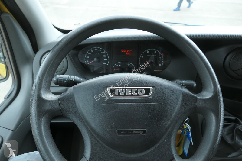 Лекотоварен автомобил Iveco Daily 35 S11 C30C...