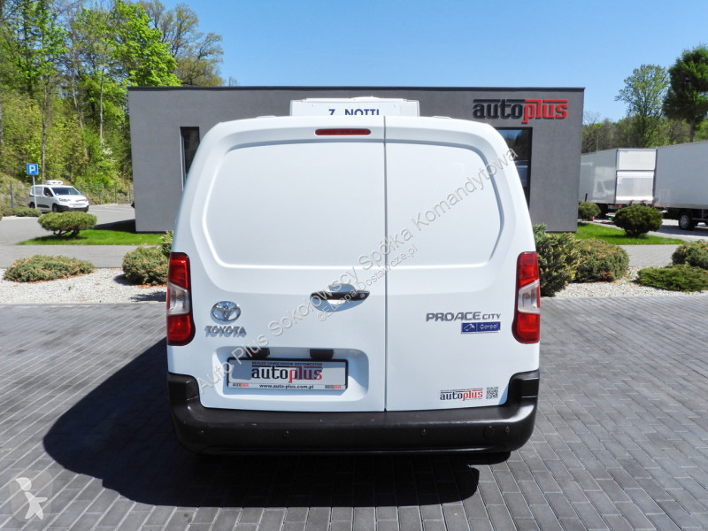 Véhicule utilitaire Toyota CITY