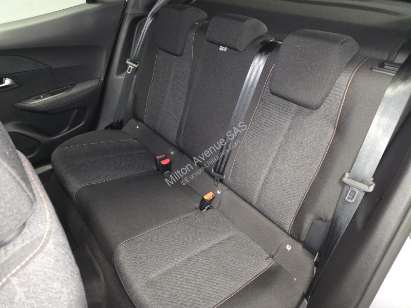 Véhicule utilitaire Peugeot 2008 1.2i Hybrid -...