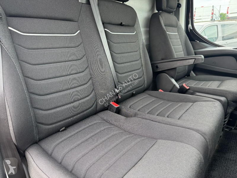 عربة نفعية Iveco 35S18 A8 3L CAISSE LAMBERET...