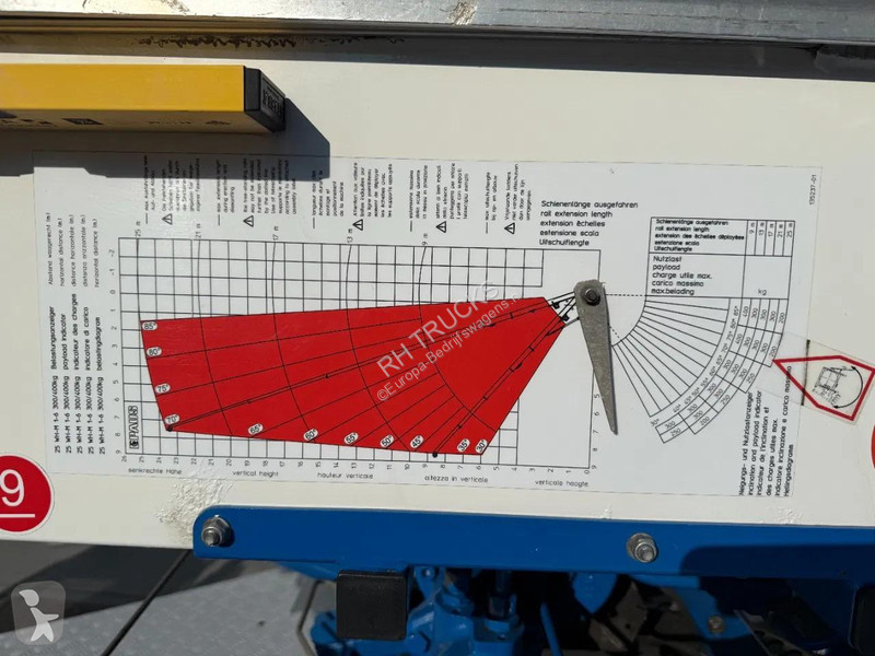 Furgoneta Nissan 35.13 met paus verhuislift 25...