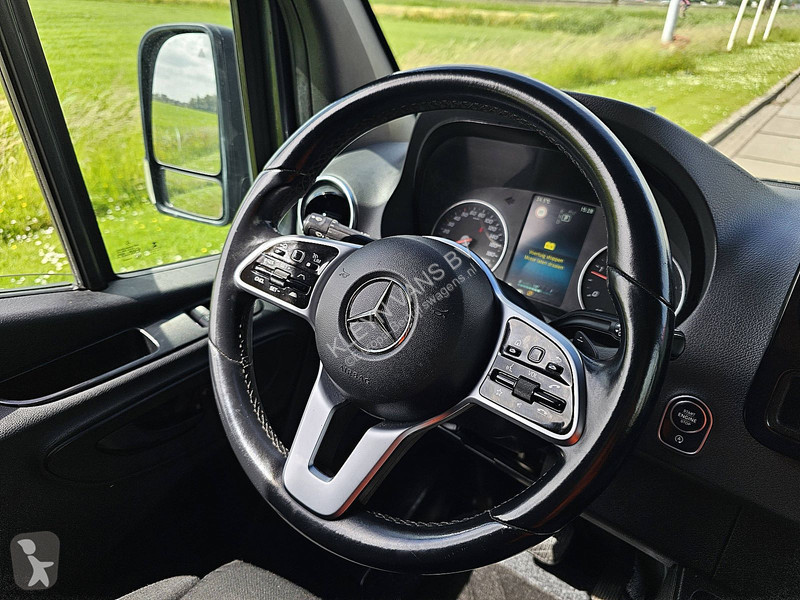 Коммерческий автомобиль Mercedes 317 L2H2 LED...