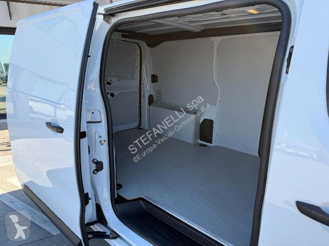 Veicolo commerciale Opel VIVARO 2.0 145 L2H1