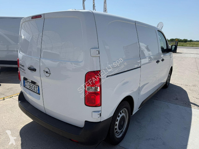 عربة نفعية Opel VIVARO 2.0 145CV L2H1