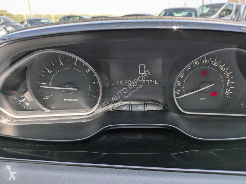 Véhicule utilitaire Peugeot 208 LIKE 1.2I 12V...