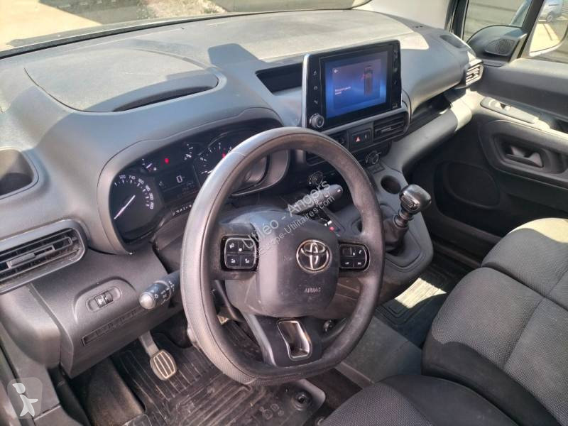 عربة نفعية Toyota