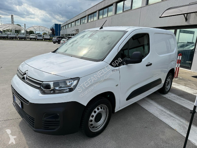 عربة نفعية Citroën BERLINGO M CLUB 130 EAT 8