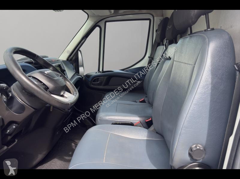 Véhicule utilitaire Iveco 35S Fg 35S16H V16...