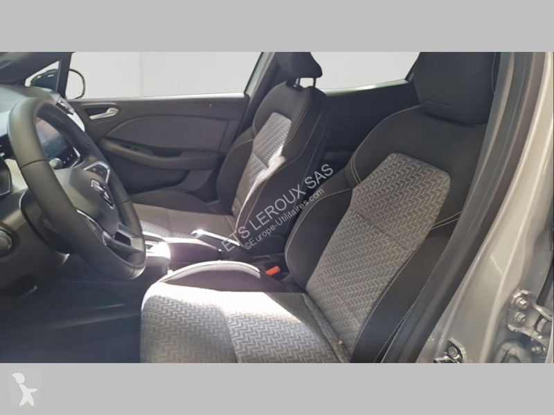 عربة نفعية Renault CLIO V