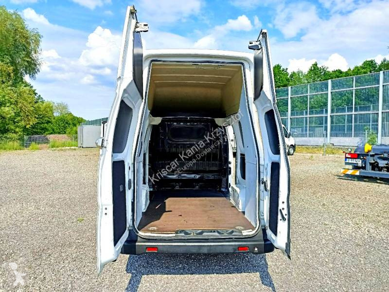 Samochód dostawczy Nissan