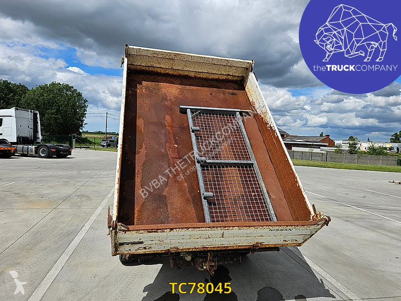 عربة نفعية Nissan 120cv dc benne