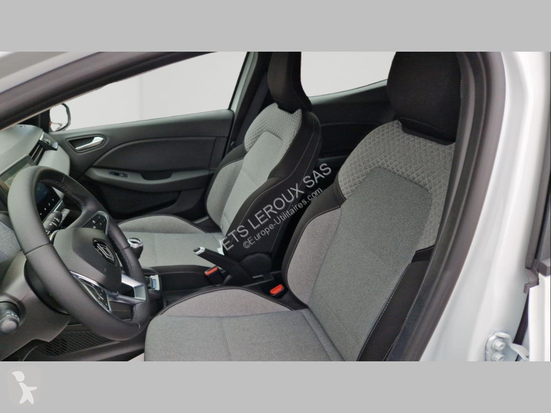 عربة نفعية Renault CLIO V