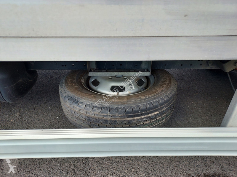 Véhicule utilitaire Iveco DAILY CAISSE 20M3...