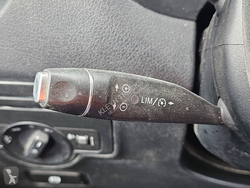 Mercedes 111 L2 Euro6 3-Zits van