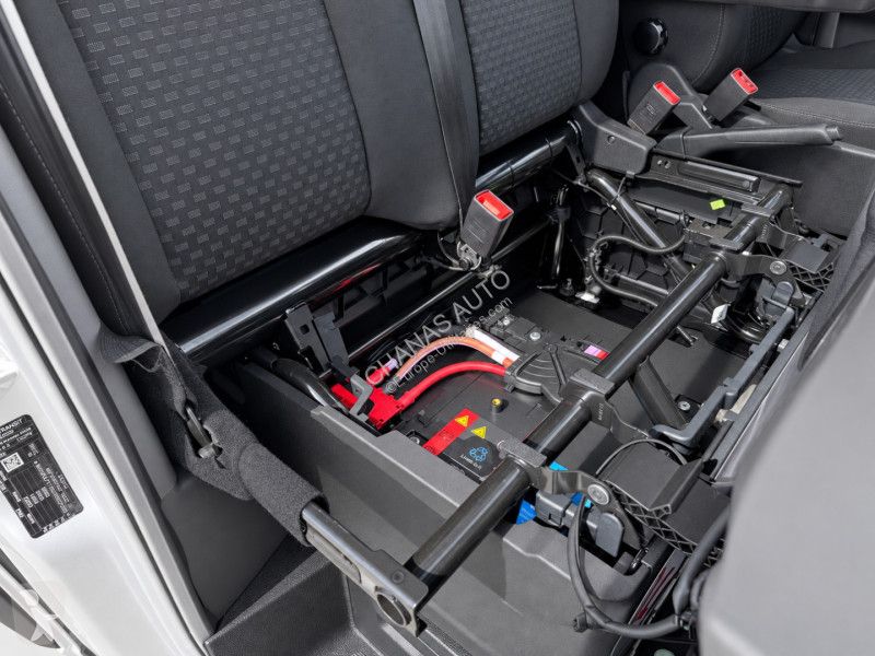 Коммерческий автомобиль Ford 350 L3H2 2.0...