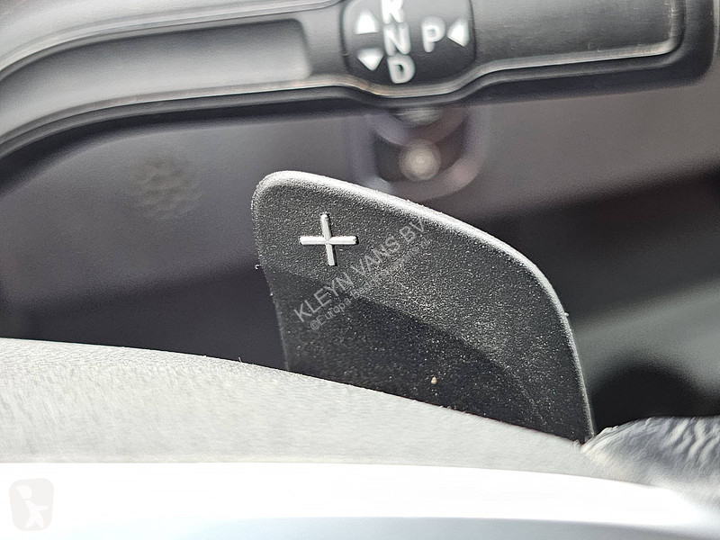 Лекотоварен автомобил Mercedes 319 L2H1 V6 LED...