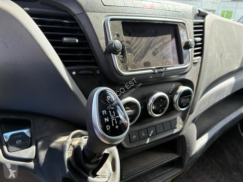 Véhicule utilitaire Iveco 35S Fg 35S21 Moteur...