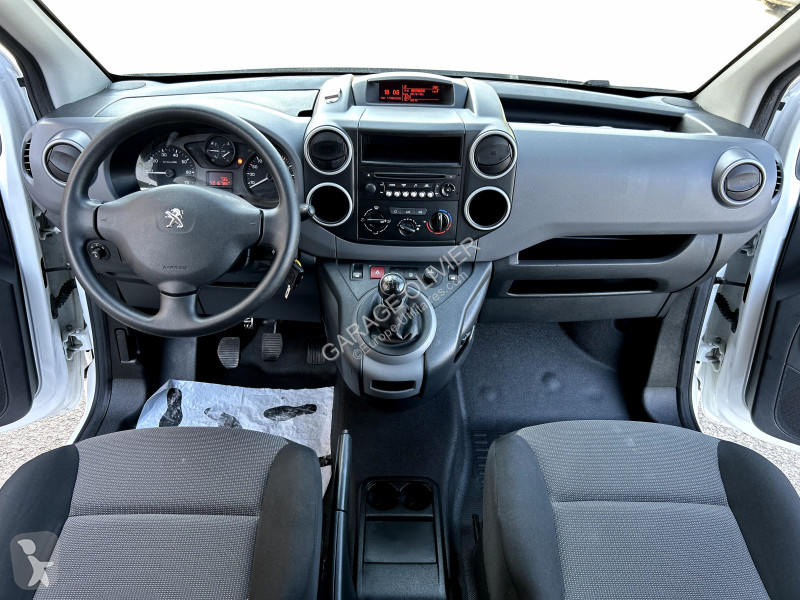 Véhicule utilitaire Peugeot Long Cabine...