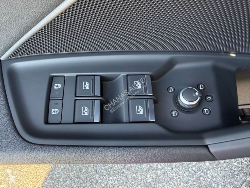 Véhicule utilitaire Audi 40 TFSIe 204 Design...