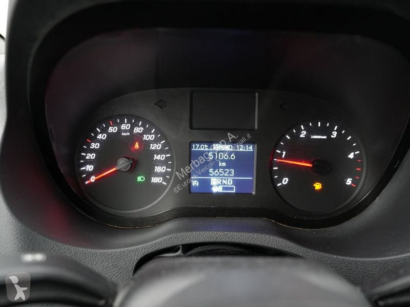 Samochód dostawczy Mercedes