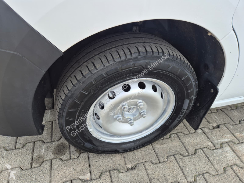 Лекотоварен автомобил Renault Master 2.3 -...