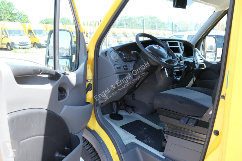 Véhicule utilitaire Iveco Daily 35 S11 C30C...
