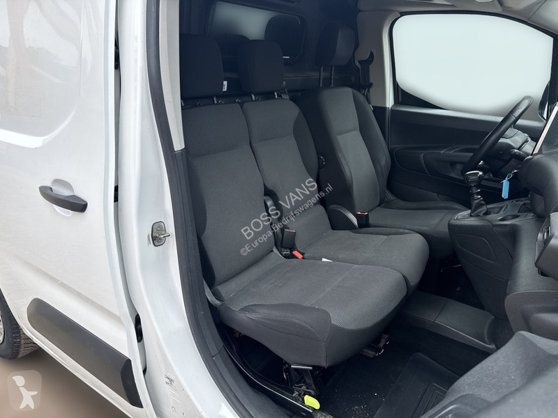 عربة نفعية Toyota 1.2T 110 PK **Benzine** L1...