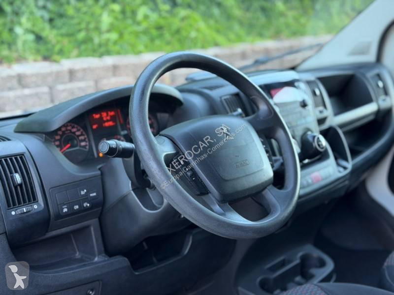 عربة نفعية Peugeot