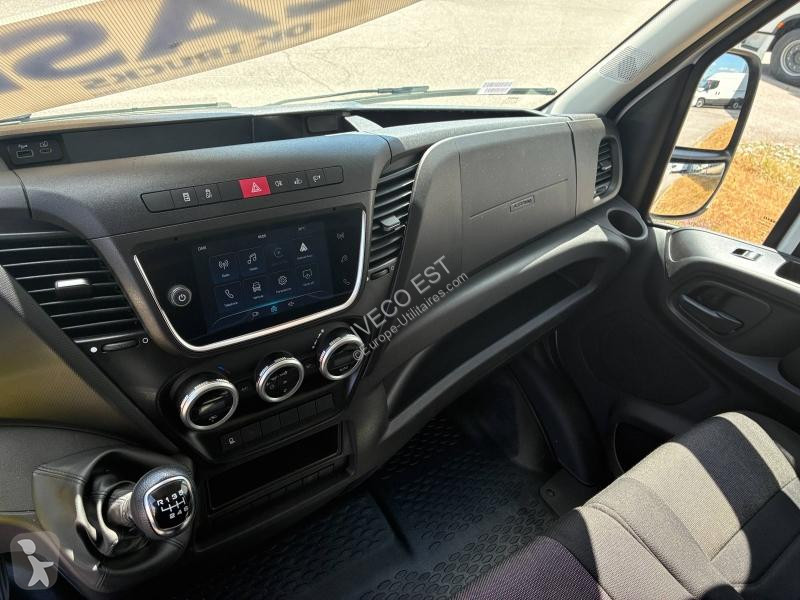 Véhicule utilitaire Iveco 3.0 - Caisse 20 m3 +...