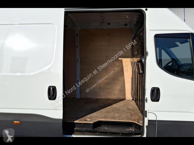 Véhicule utilitaire Iveco 35S Fg 35S14 V16