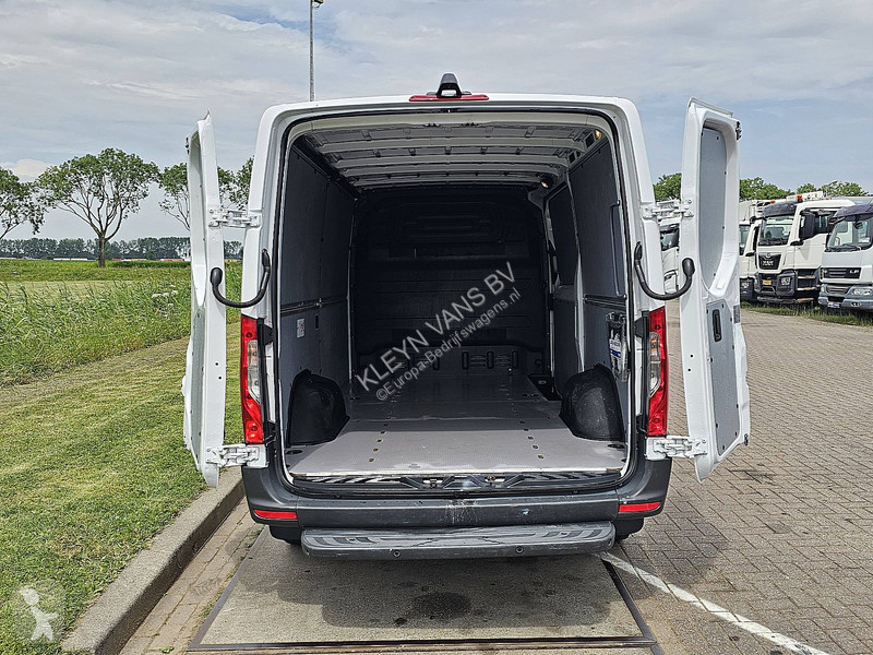 عربة نفعية Mercedes 315 L2H1 RWD Mbux AC