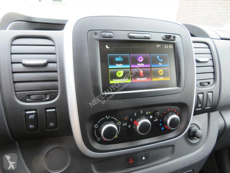 Véhicule utilitaire Renault TRAFIC DOUBLE...