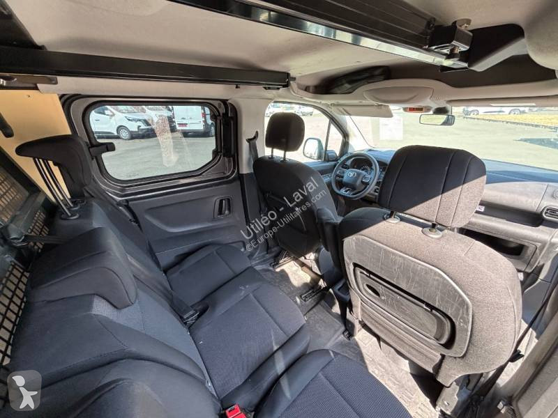 عربة نفعية Toyota