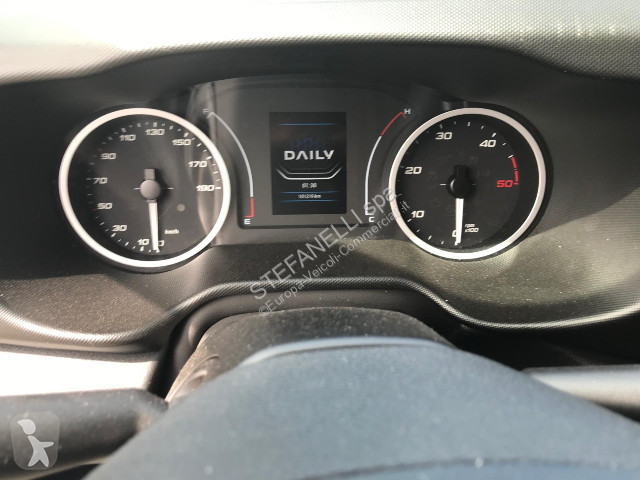 Veicolo commerciale Iveco DAILY 35C16H BOX +...