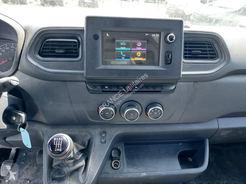 Véhicule utilitaire Renault MASTER III FG F3300...