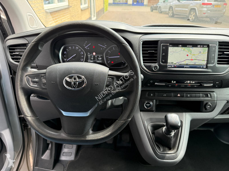 عربة نفعية Toyota 2.0 D Professional 2x...